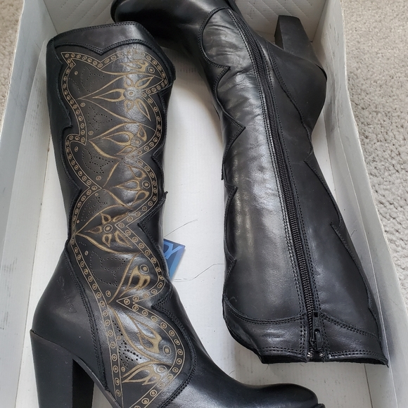 Destroy Boots (Spain) - Picture 2 of 11